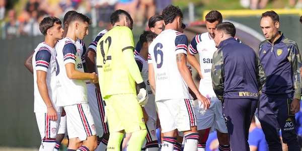 Cagliari, festa a Pula. Pisacane: "Questo è un gruppo compatto"