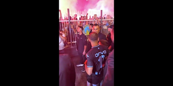 Salah al Trabzonspor, l'accoglienza è senza senso: 25mila tifosi in estasi