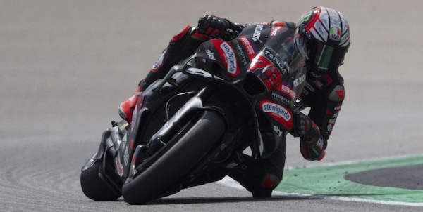 Bezzecchi torna e vola: è il più veloce nelle pre-qualifiche a Silverstone. Solo sesto Marc Marquez