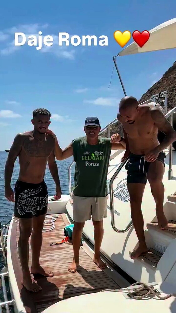 Malen e Wesley a Ponza, relax in costume con il Barchino dei gelati