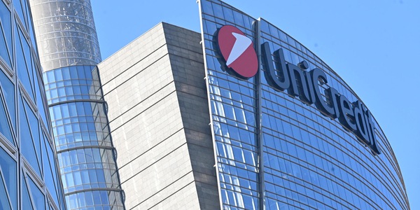 'Unicredit e Commerzbank avviano contatti per il cambio del controllo'