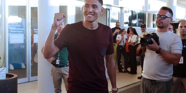 Molina è arrivato a Roma: duecento tifosi a Ciampino tra cori e autografi