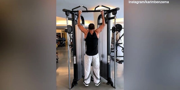 Benzema, allenamento a ritmo di musica