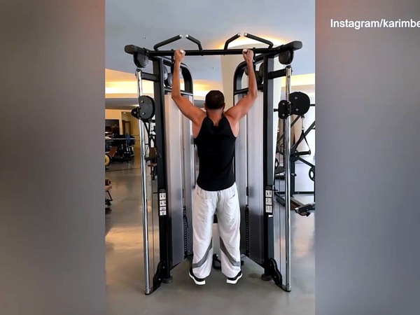 Benzema, allenamento a ritmo di musica