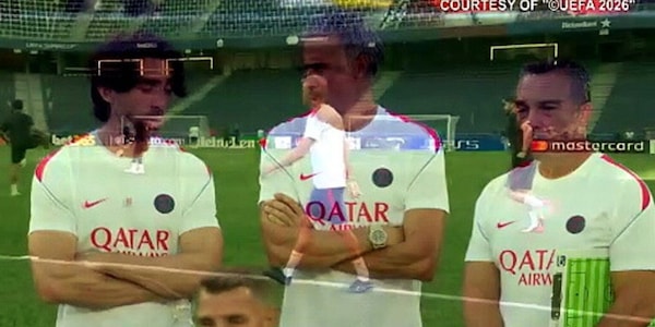 Luis Enrique, che pallonata al vice Rafel Pol