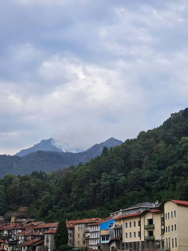 Incendio da 9 giorni sul Monte Barone, bruciati mille ettari