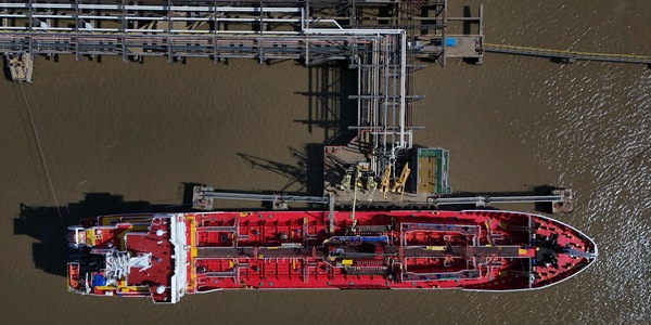 Petrolio in lieve calo in avvio, wti a 83,01 dollari al barile (-0,31%)