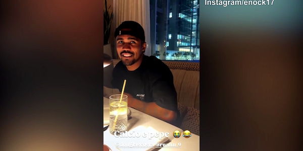 Enock Balotelli 'sfotte' Douglas Costa: "Che pasta mangi?"