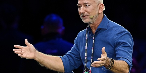 Ora è ufficiale, Bezos entra nel capitale del Liverpool