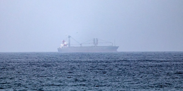 Petroliera degli Emirati Arabi attaccata nello Stretto di Hormuz