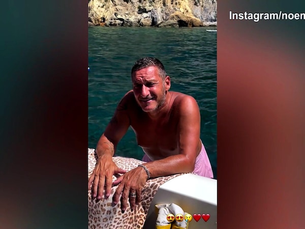 Il ferragosto di Totti? Un tuffo dalla barca...