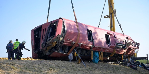 Un autobus si è ribaltato in Ungheria, 12 morti e almeno 10 feriti gravi