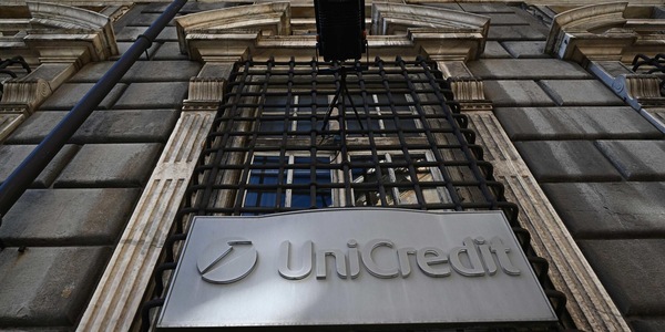 Ipotesi di vendita della quota di Berlino in Commerz a Unicredit