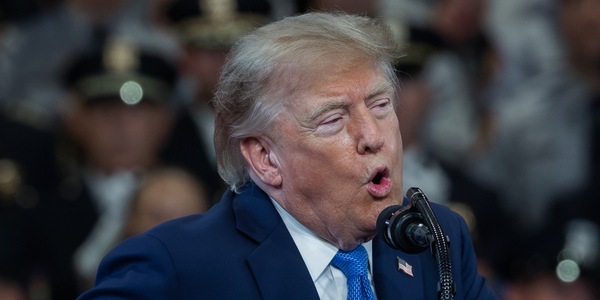 Trump, 'bombarderemo l'Oman se si mette in mezzo su Hormuz'