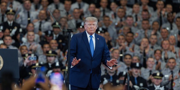 Trump, 'Xi arriva il 24 settembre, vorrei ospitare 3.000 persone alla Casa Bianca'