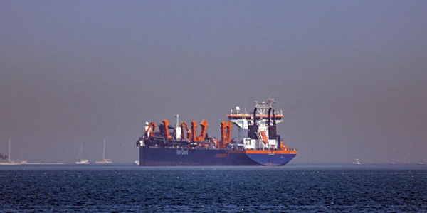 Ukmto, 'nave colpita da proiettile nello stretto di Hormuz, un ferito'