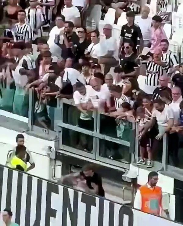 Gatti travolto da un tifoso: l'invasione di campo è sconvolgente
