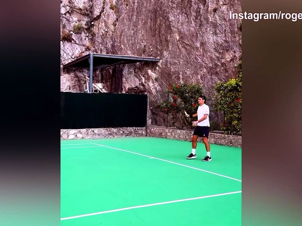 Tennis, incredibile: Federer torna in campo
