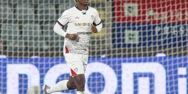 Il calciatore del Cagliari Trepy si risveglia dal coma