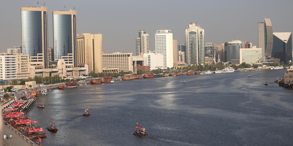 Emirati, 'l'Iran ha lanciato due missili balistici, finiti in mare'
