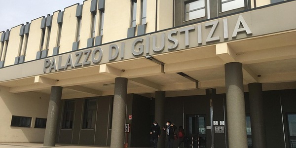 Anziana uccisa a colpi di pietra, al vaglio la posizione del marito