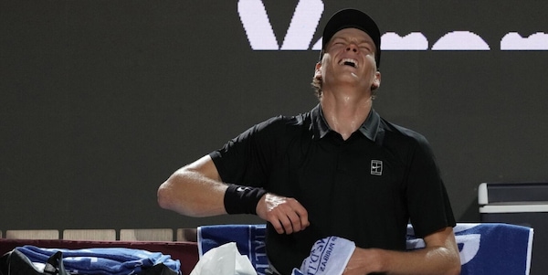 Dilemma Sinner agli US Open, il tempo comincia a stringere: troppi dubbi sul ginocchio