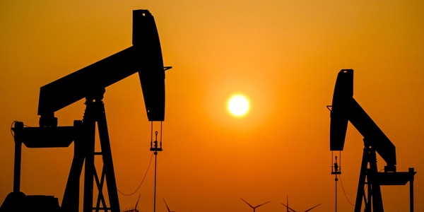 Prezzo del petrolio in rialzo, Wti a 85,59 dollari al barile (+0,77%)
