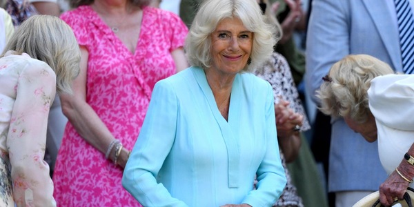 La regina Camilla rivela, 'è stato difficile tenere segreto il cancro di Carlo'