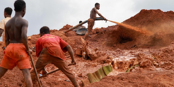 Almeno 100 morti nel crollo di una miniera d'oro in Repubblica Centrafricana