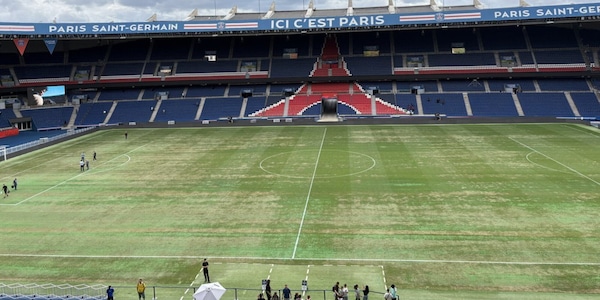 Caldo estremo a Parigi, il campo del Psg è impraticabile: contro il Rennes giocheranno in trasferta