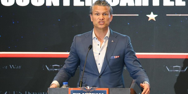 Hegseth insulta le persone trans, 'al Pentagono non li addestriamo'