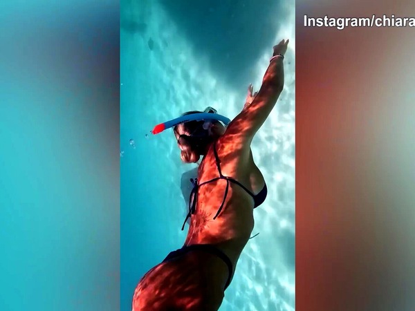 Chiara Frattesi, immersione a contatto con i delfini