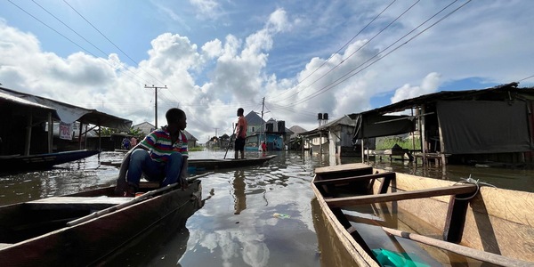 Imbarcazione si capovolge in Nigeria, 40 bambini morti