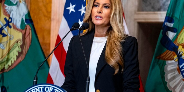 Melania Trump torna in pubblico alla Casa Bianca con 'Fostering the Future'