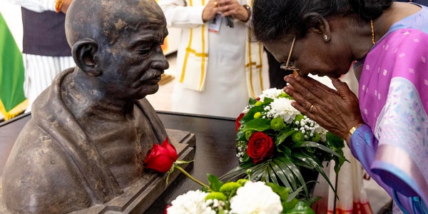 Media, manoscritti di Gandhi venduti all'asta a 1,4 milioni di euro