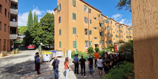 Esplosione in una palazzina a Perugia, sono due i feriti, sarebbero gravi