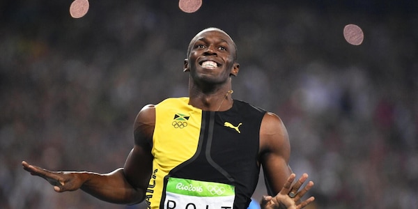 Bolt torna a giocare a calcio: una squadra di Manchester l'ha registrato in rosa