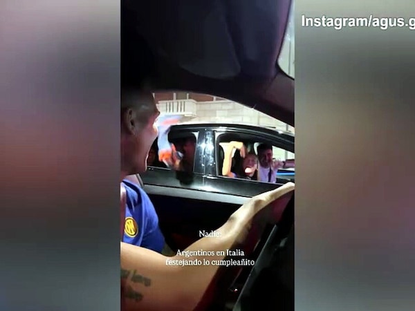 Festa a sorpresa per Lautaro Martinez: i tifosi argentini cantano per lui in strada