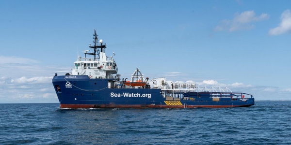 Migranti: Piantedosi, 'Sea Watch 5 ha violato norme, stop di 45 giorni'