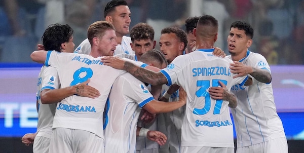 Neres, Gilmour, Vergara e De Bruyne: la forza del Napoli di Allegri è l’uomo in più