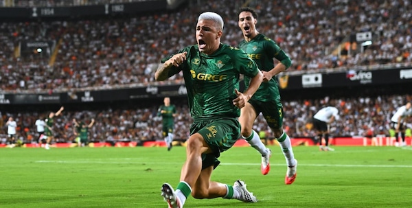 Il Betis espugna Valencia e aggancia il Siviglia in vetta