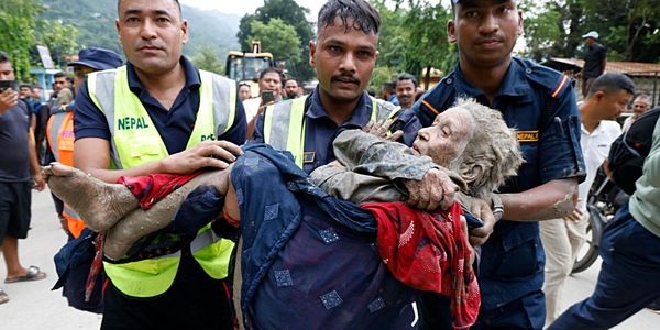 Sale a 95 morti il bilancio dell'alluvione in Nepal