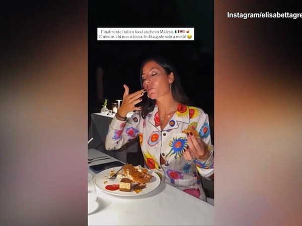 Elisabetta Gregoraci non riesce proprio a resistere