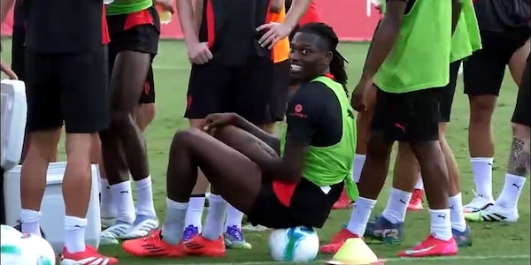 Aston Villa o Galatasaray? Leao è a un bivio