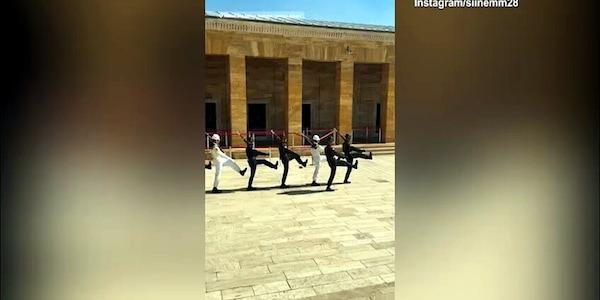 Lady Calhanoglu "turista" ad Ankara