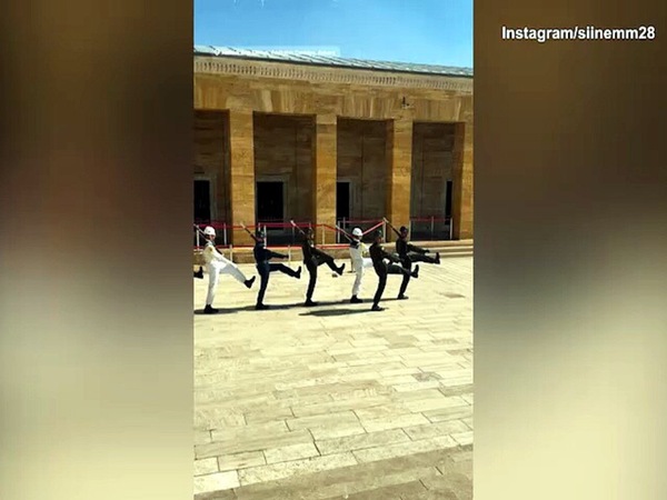 Lady Calhanoglu "turista" ad Ankara