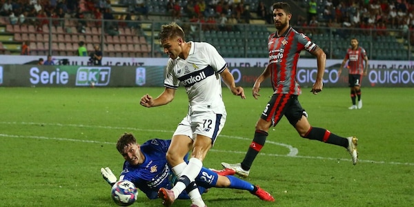 Modena show, doppietta di Olzer e gol di Caso: travolta in trasferta la Cremonese di Giampaolo