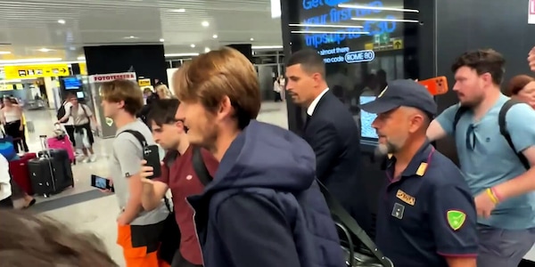 Roma, ecco De Roon: il primo saluto ai tifosi