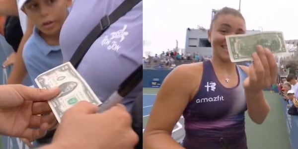 Una tifosa regala soldi a Paolini dopo la vittoria agli Us Open. Jasmine se la ride e poi..