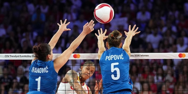 Europei volley, la prima finalista è la Turchia: Serbia travolta per 3-0
